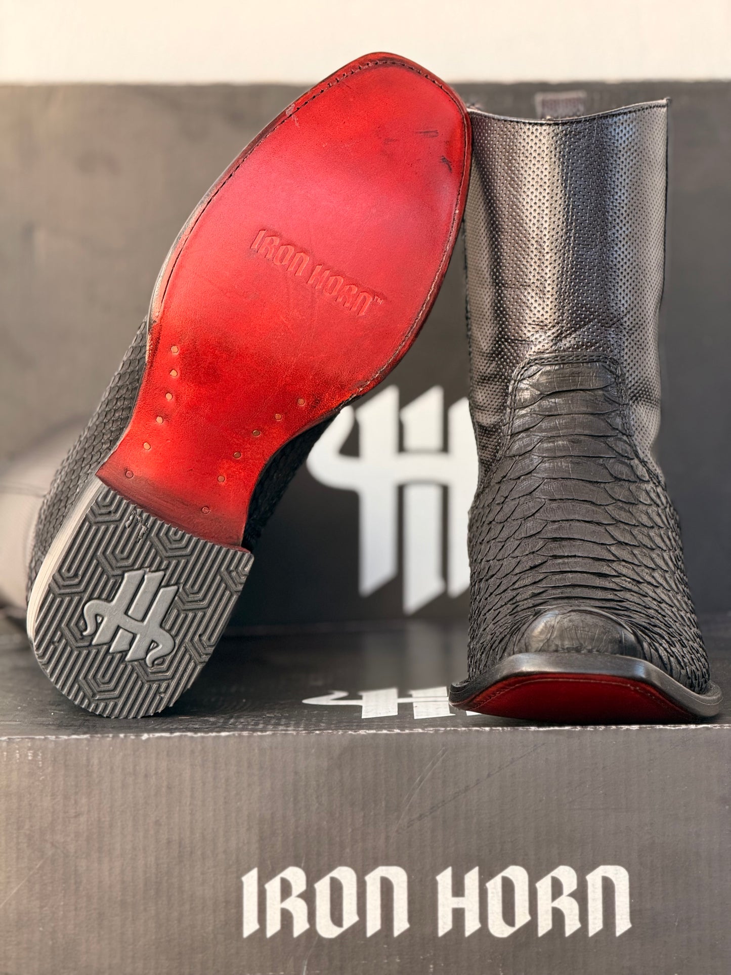 BOTIN CASUAL IH PIEL GENUINA NEGRO PITHON