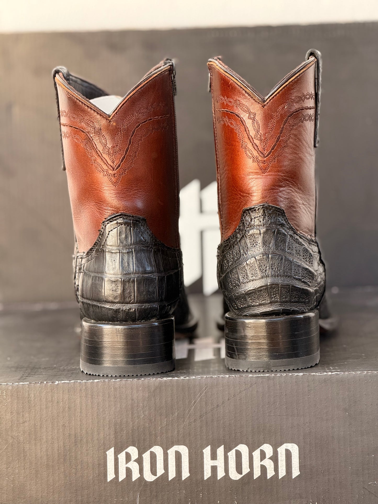 BOTIN  IH PIEL GENUINA COCODRILO BELI NEGRO / CAFE