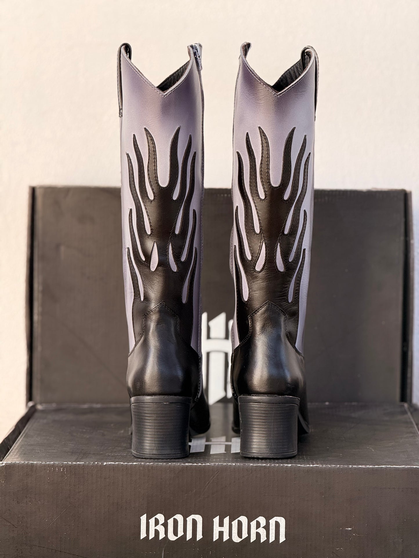 BOTA CASUAL FLAMES  IH PIEL GENUINA NEGRO