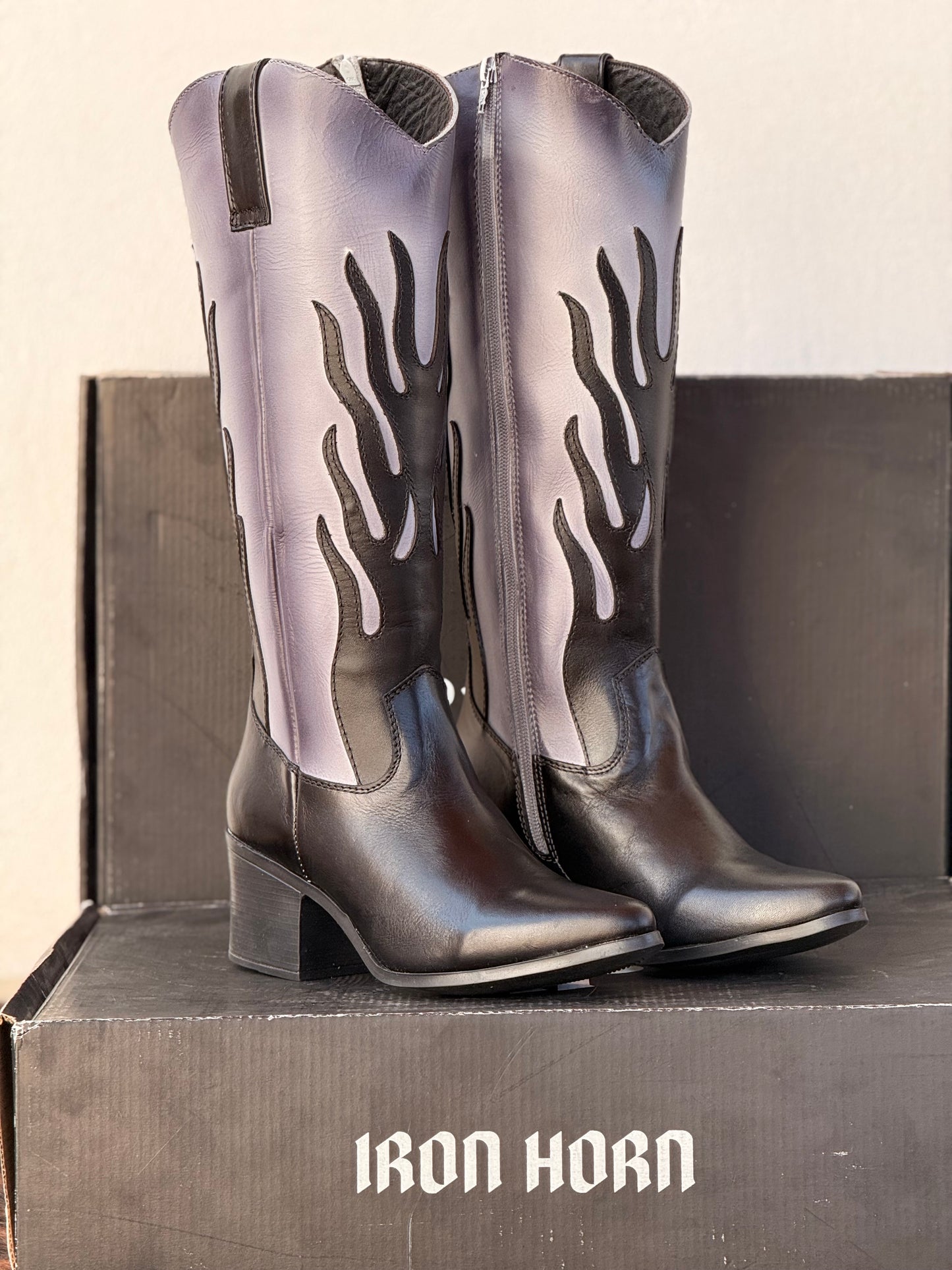 BOTA CASUAL FLAMES  IH PIEL GENUINA NEGRO