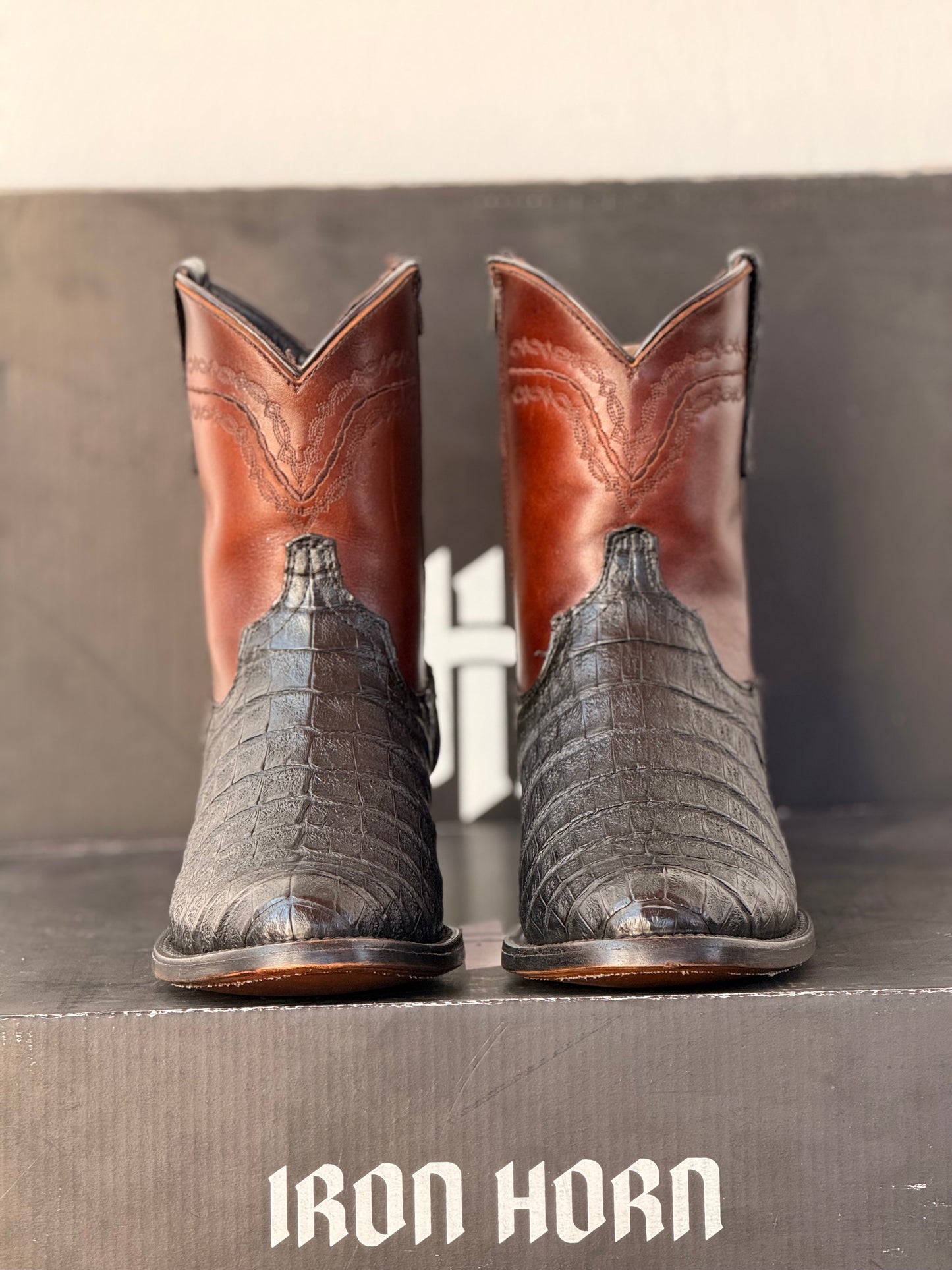 BOTIN  IH PIEL GENUINA COCODRILO BELI NEGRO / CAFE