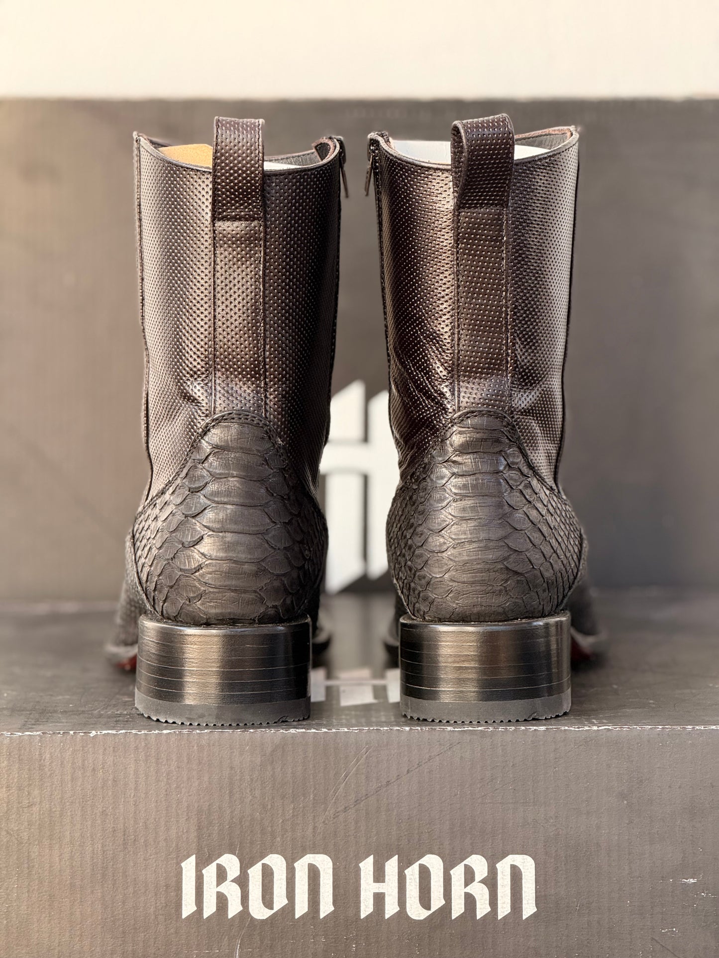 BOTIN CASUAL IH PIEL GENUINA NEGRO PITHON